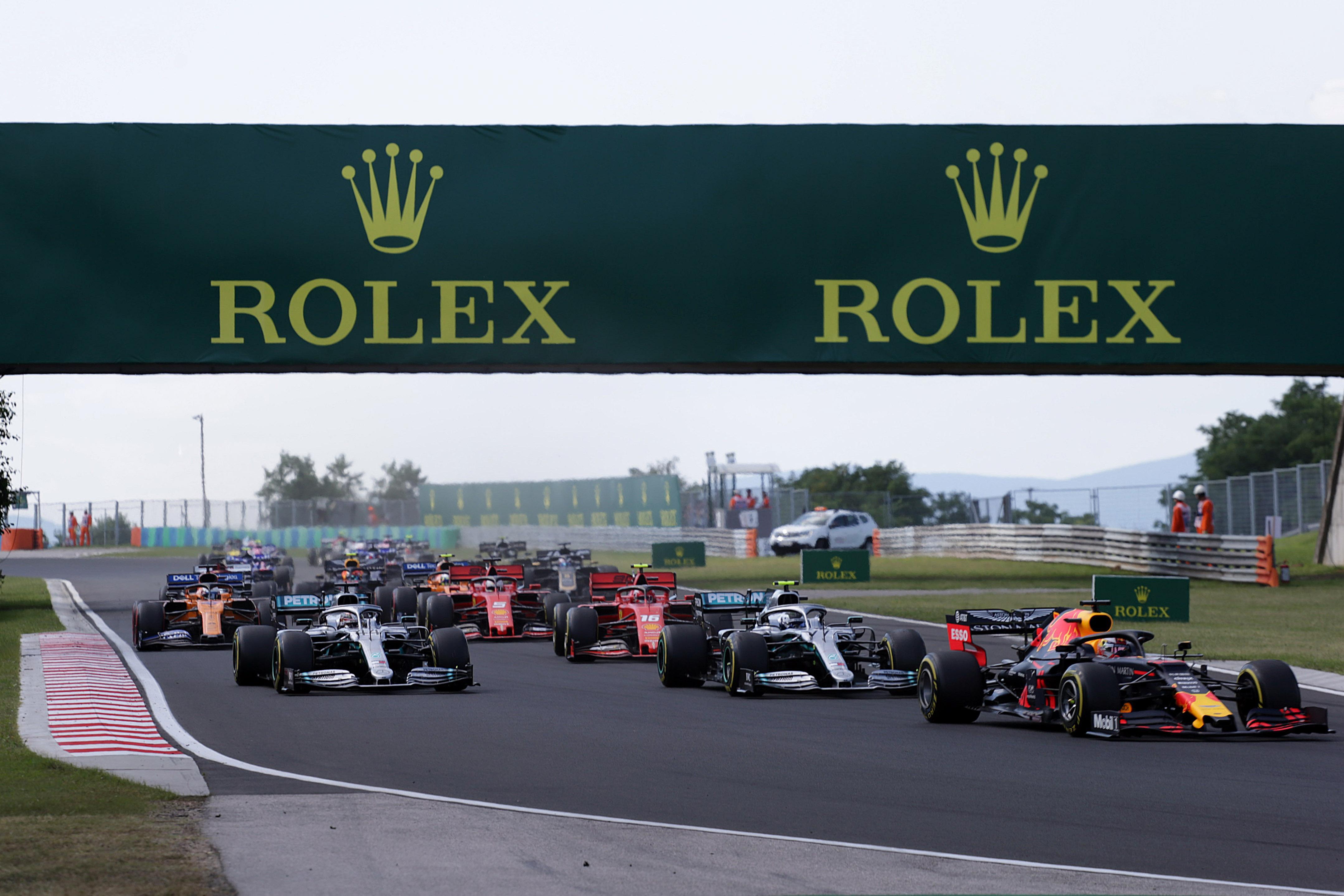Rimonta super di Hamilton, Max piegato nel finale 