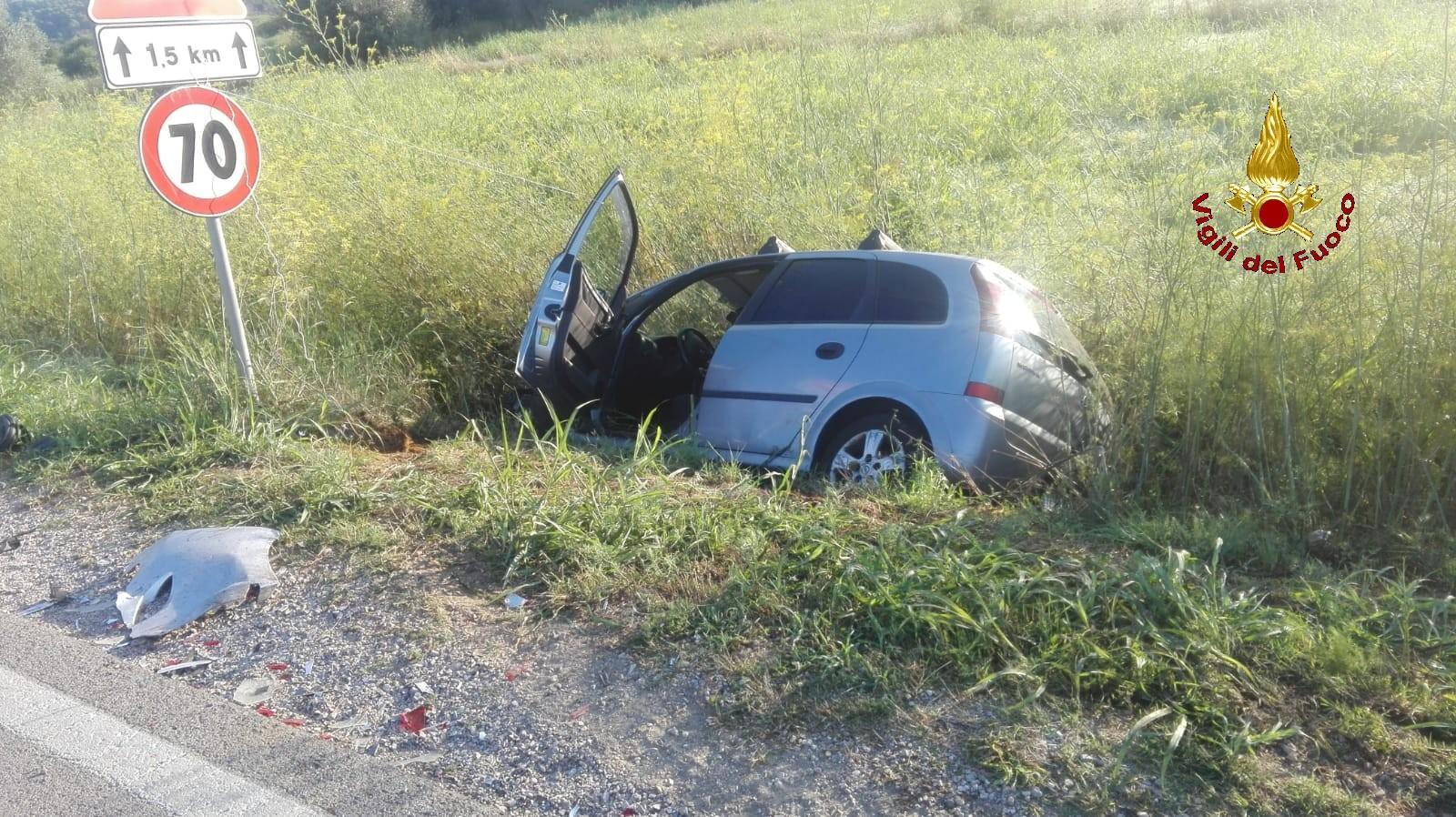 Scontro tra due auto, soccorsa una donna incinta