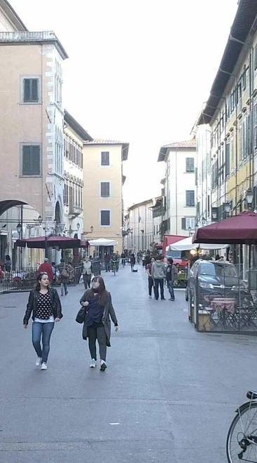 Panchine e fioriere per rilanciare Borgo Largo 