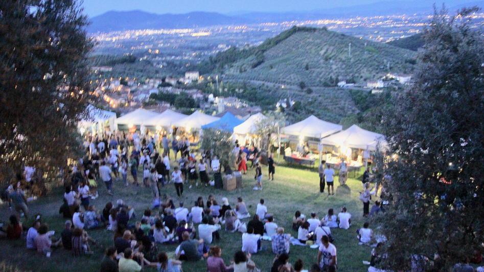 Vini, musica e giochi. Quasi duemila presenze alla prima serata del “Calici di stelle”