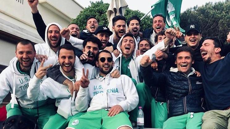L'esultanza del Tirrenia per la vittoria dei playoff
