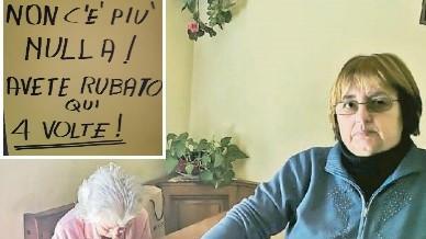 Patrizia Rasetti e, nel riquadro, il cartello per i ladri