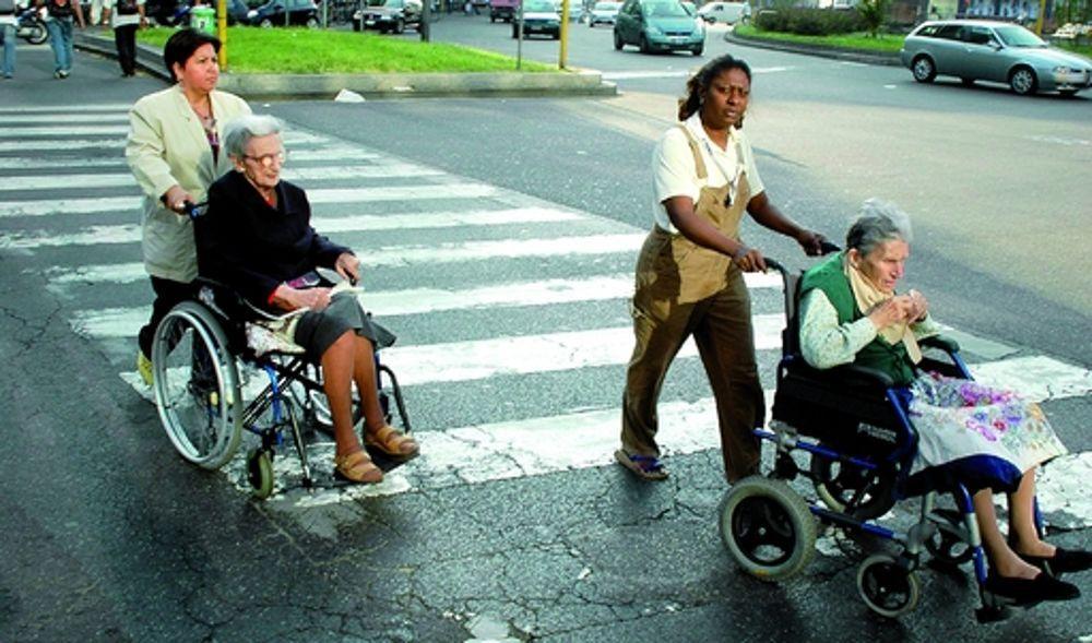 Modena, badante ubriaca picchia 99enne: denunciata 