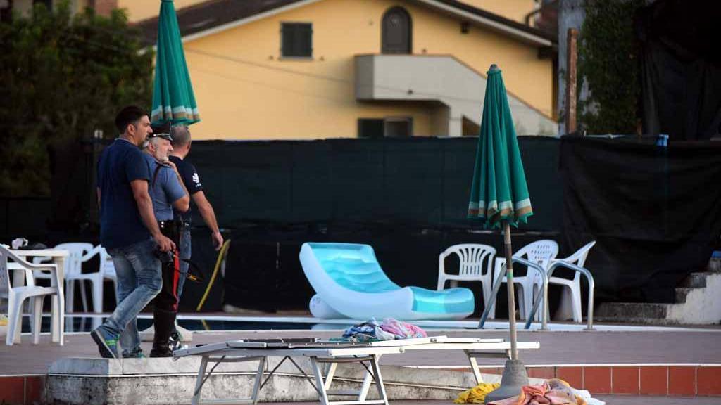 Morto il bambino di 10 anni soccorso dopo il tuffo in piscina