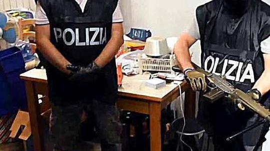 Arsenale nelle sue case, domiciliari a Del Bergiolo