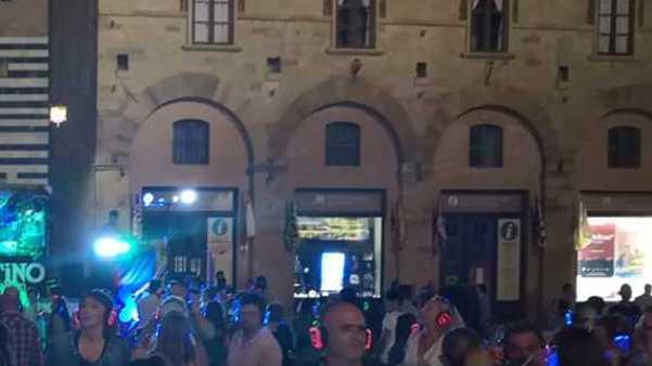 Cuffie in testa e tanta voglia di ballare ma senza chiasso Successo per il Silent party