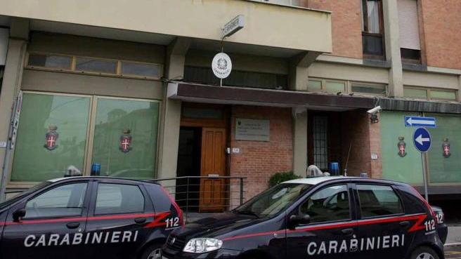 Spacciatore di eroina seguito e arrestato mentre cede la droga