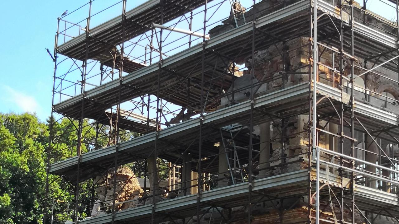 La torretta di villa Letizia dopo il crollo