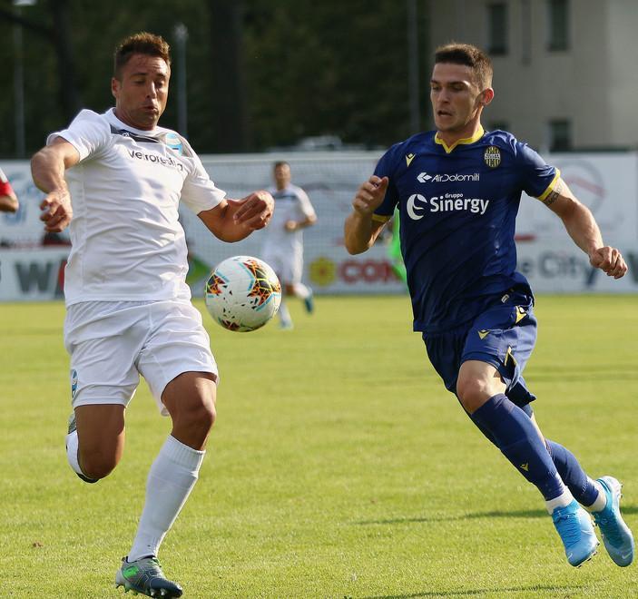 Cionek in azione contro il Verona
