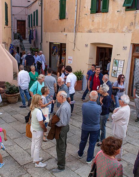 In tanti a Marciana Borgo d'Arte