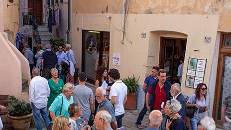 In tanti a Marciana Borgo d'Arte