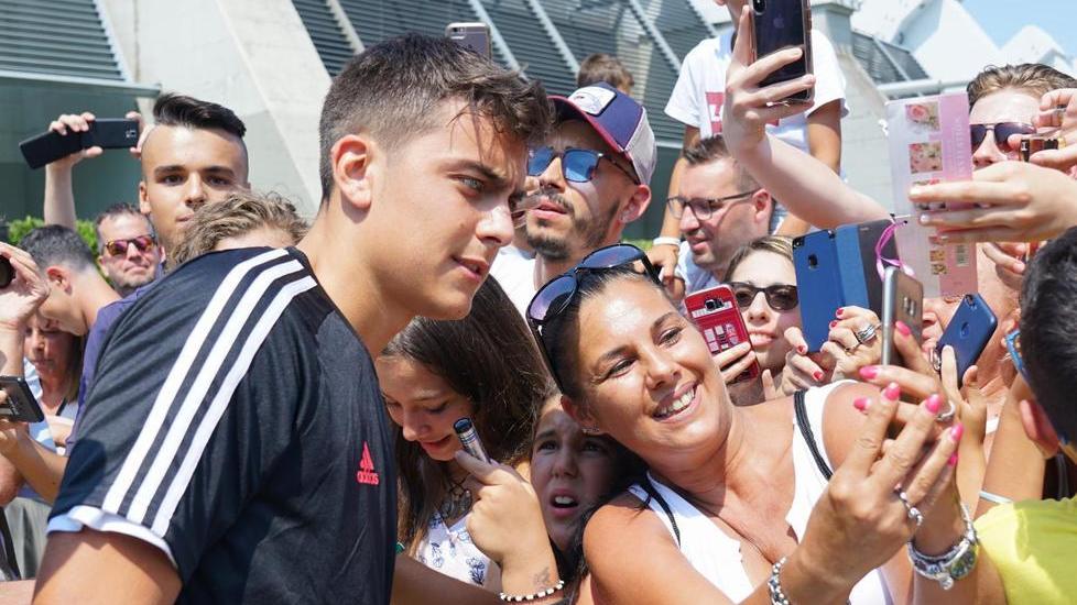 Fatto lo scambio tra Cancelo e Danilo. Poche ore per il via al valzer delle punte