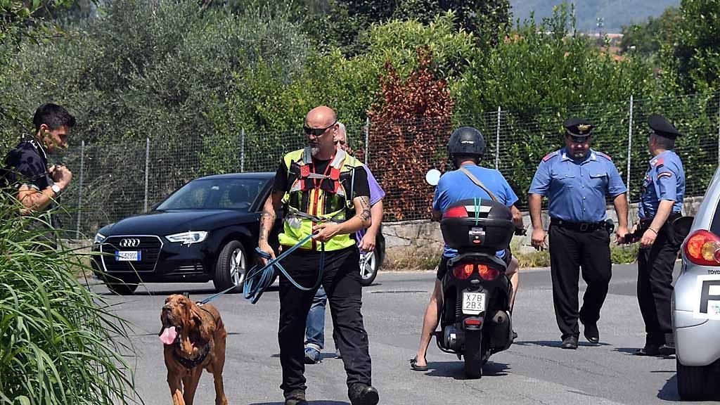 La caccia all'uomo a Marina di Massa (foto Cuffaro)
