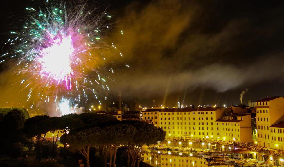 Effetto Venezia, livornesi divisi su quei 42 minuti (e 16mila euro) di fuochi d’artificio 