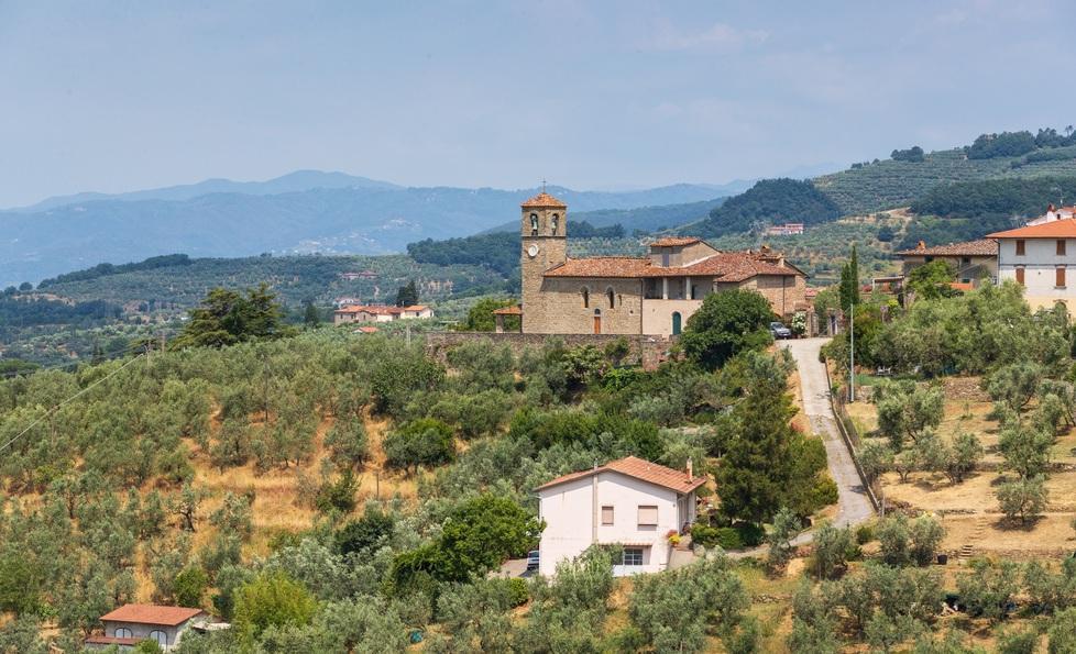 Una bella immagine della chiesa di San Giorgio di Porciano, protagonista di una delle visite guidate di “Un’altra estate”