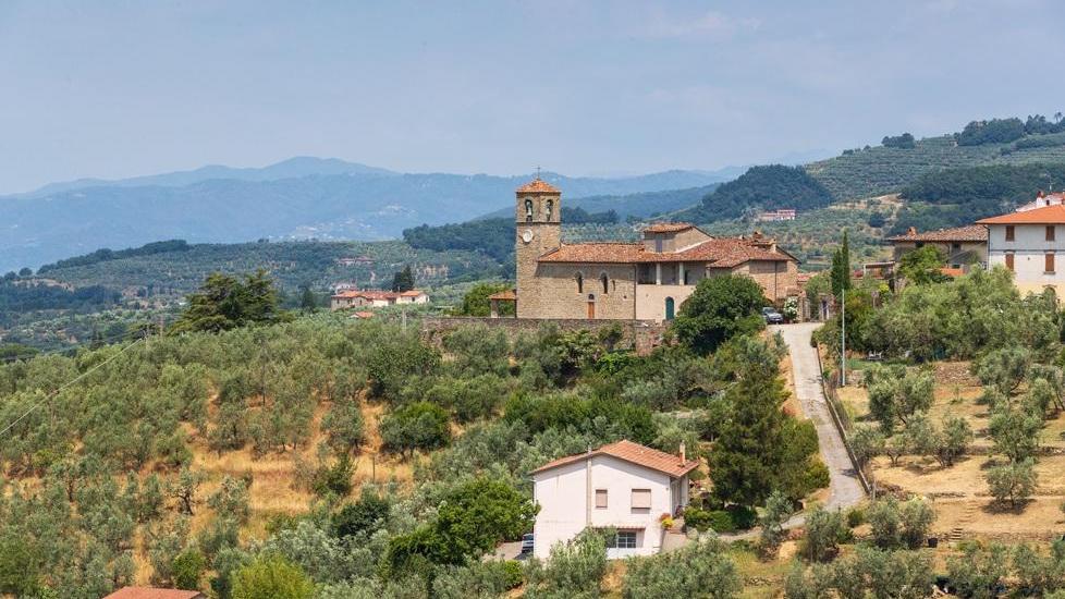Una bella immagine della chiesa di San Giorgio di Porciano, protagonista di una delle visite guidate di “Un’altra estate”