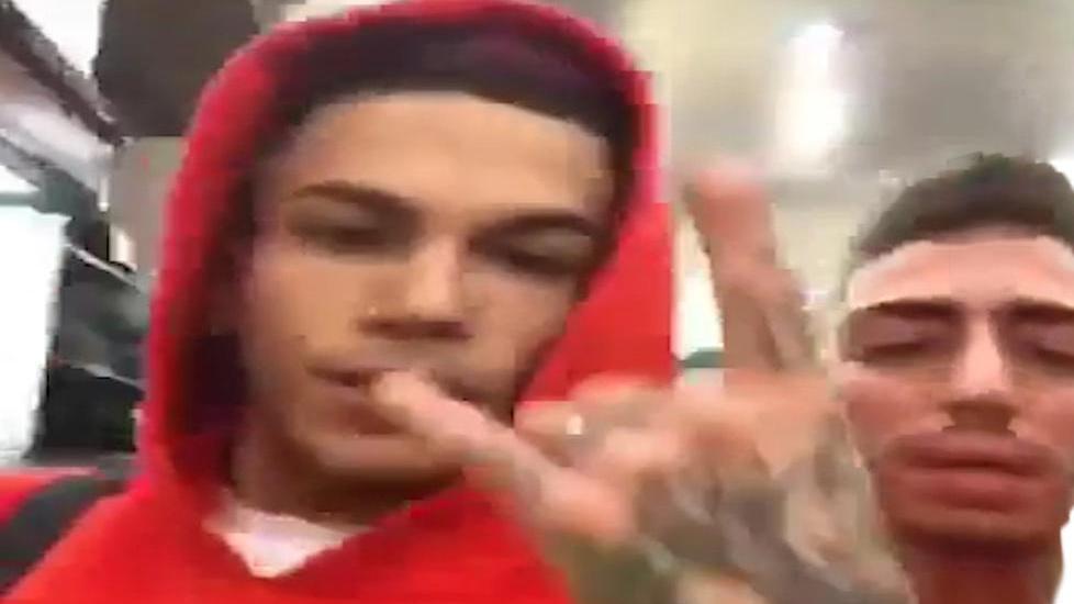 Sfera Ebbasta durissimo con la banda dello spray: "Mezzi uomini, l'idea di averli incontrati mi fa davvero schifo"