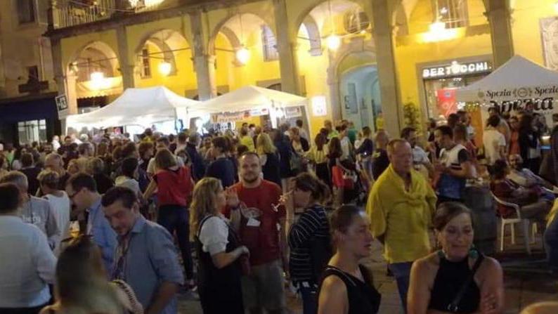 “BeeRiver” fa centro: oltre 3mila in centro tra boccali e street food