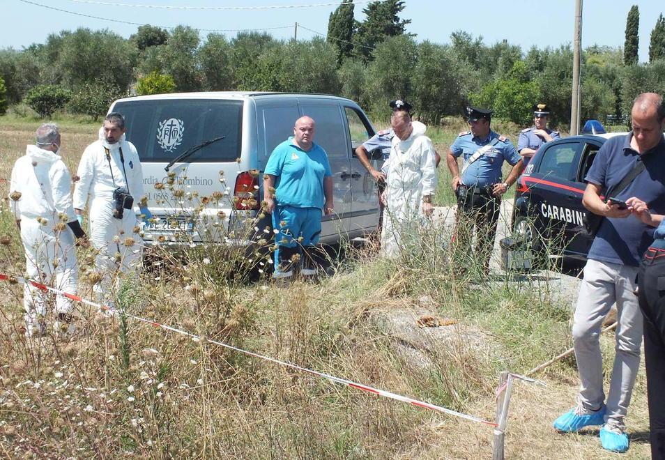 Trovata morta in un fosso, parla il figlio «Non so come mai mia madre fosse lì» 