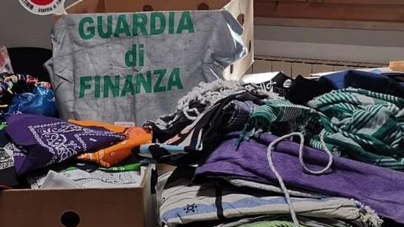 Commercio abusivo Sequestrati 6mila pezzi