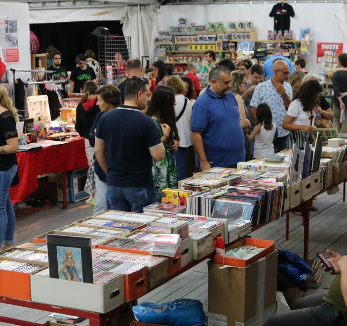 Fumetti, dischi e libri: a Bosco Albergati è boom per i pezzi da collezione 