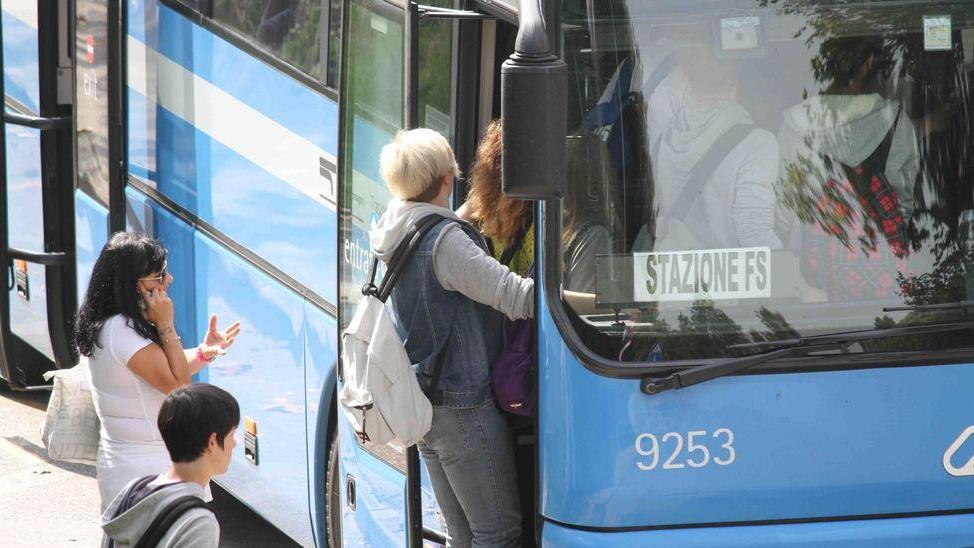 Sui bus Tper extraurbani biglietti a bordo più cari È un errore informatico