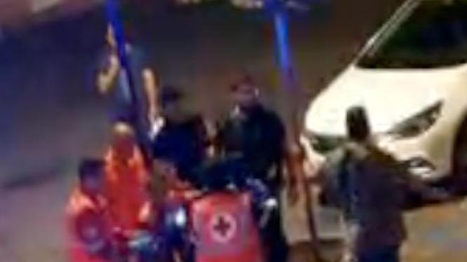 Maxi rissa: romeni contro magrebini In centro bottigliate, pugni e bastoni