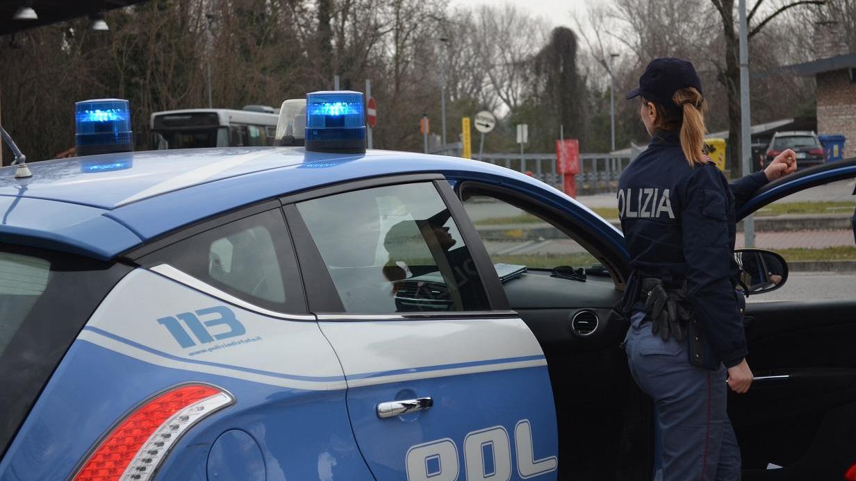 Ruba stoviglie al Comune di Modena, arrestato