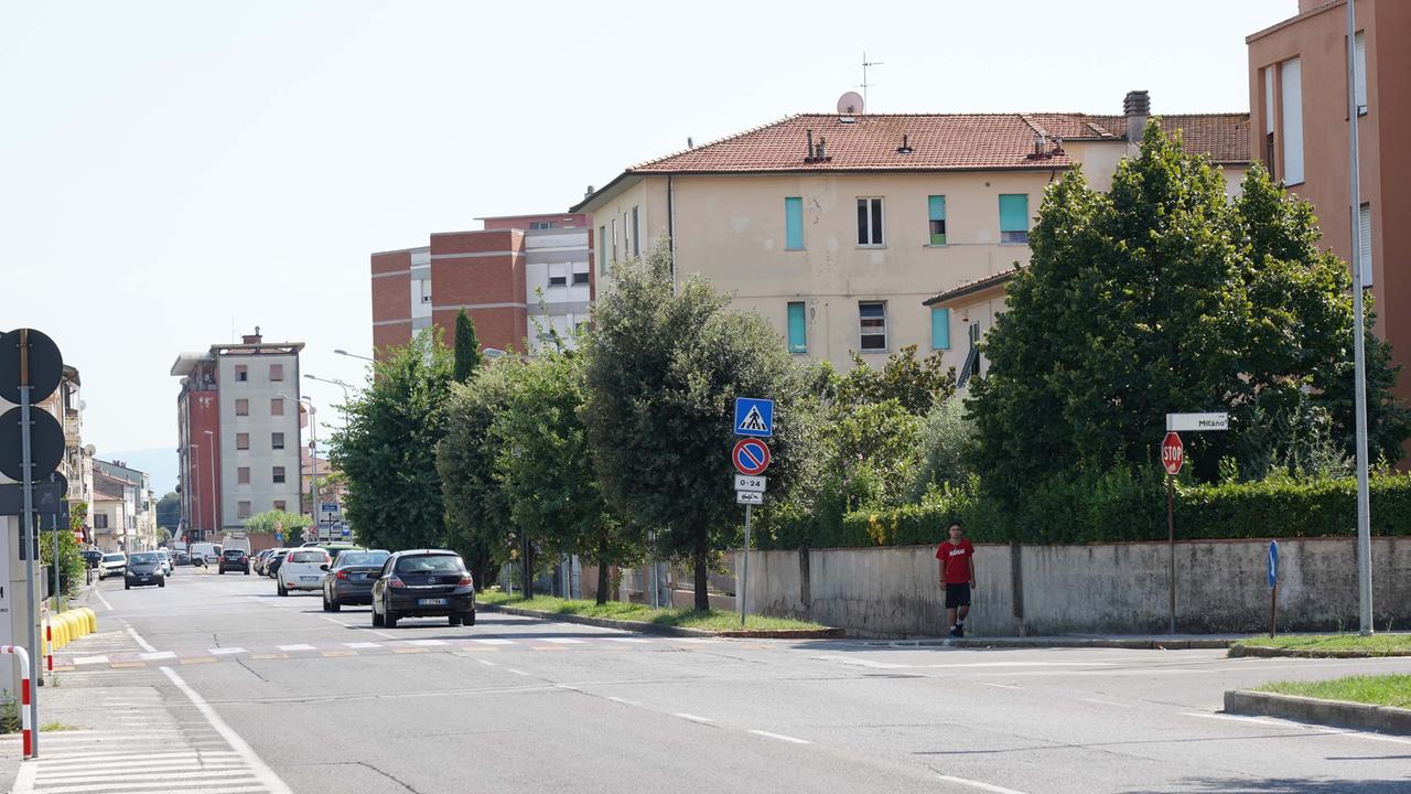 L'incrocio tra via Veneto e via Milano a Pontedera (Foto Silvi)