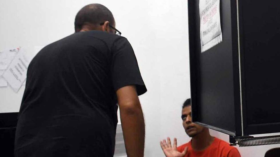 L'assassino con l'obbligo di stare a casa la sera con la (futura) vittima