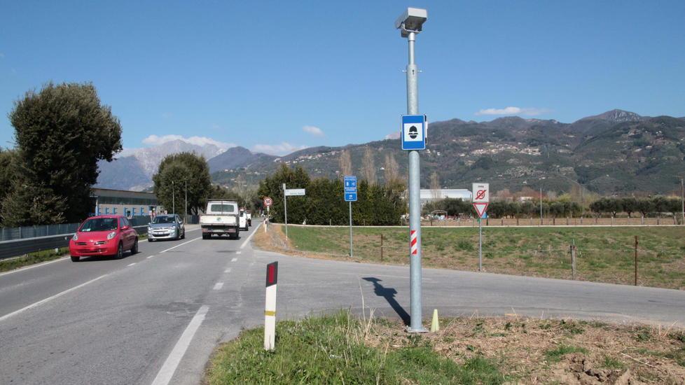 Incidenti in calo a Pietrasanta «Merito anche degli autovelox» 