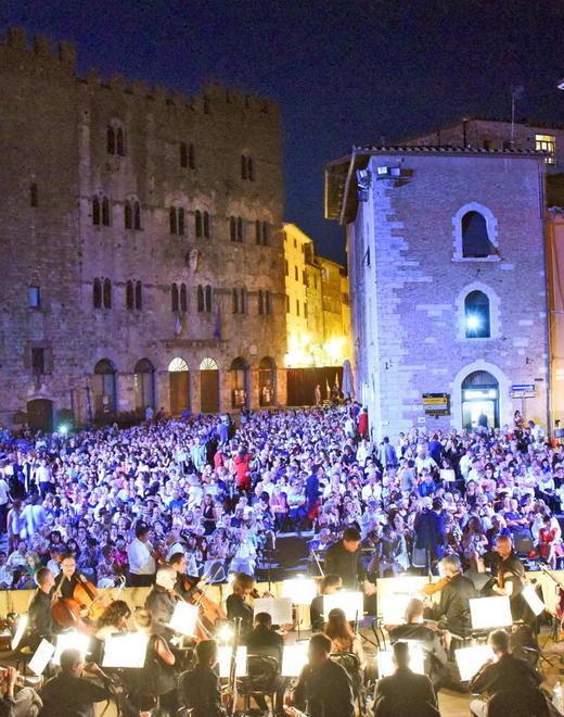 Lirica in piazza da record «Ma in città il biglietto non si poteva comprare»