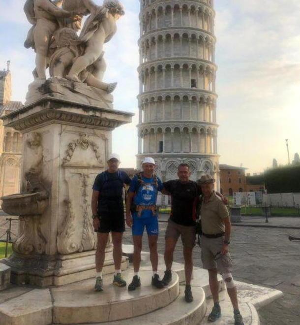 Quattro amici in cammino in nome della solidarietà 