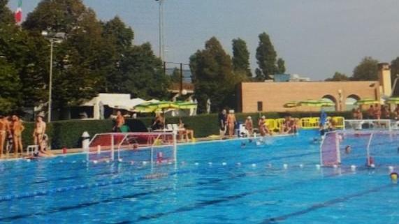 Bevono sostanze per le pulizie: in due finiscono in ospedale