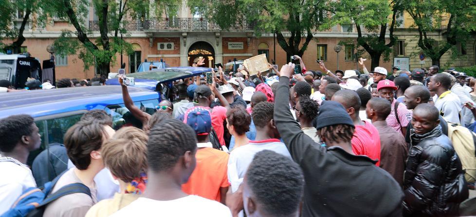 Migranti, non c’è tempo La Prefettura sceglie la procedura d’urgenza 