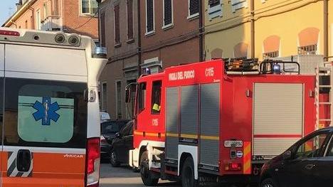 Donna resta bloccata in ascensore Soccorsa