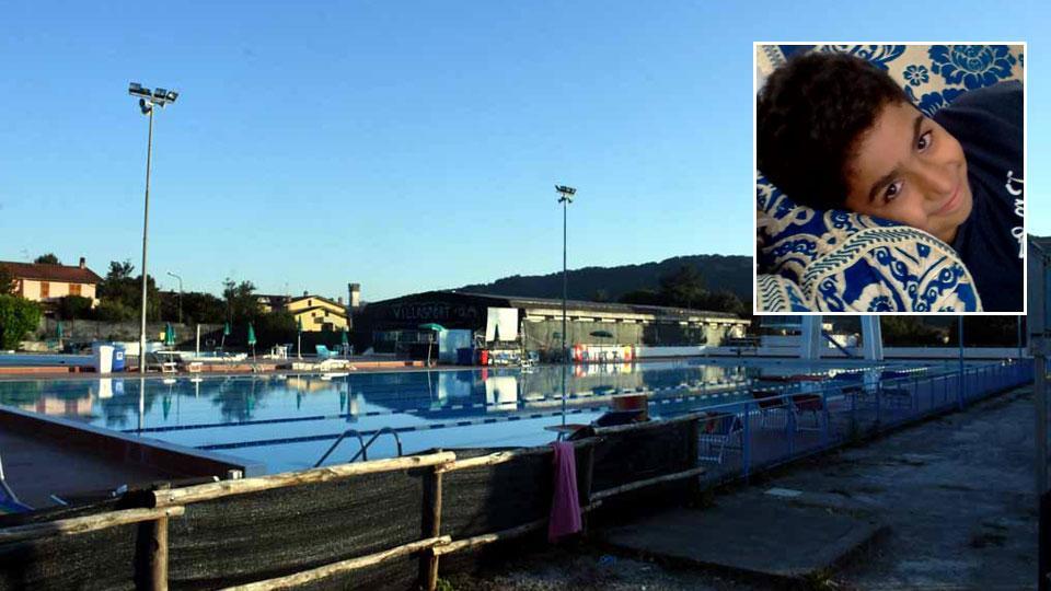 Bambino morto in piscina, chi sono i tre indagati: l’accusa è di omicidio colposo