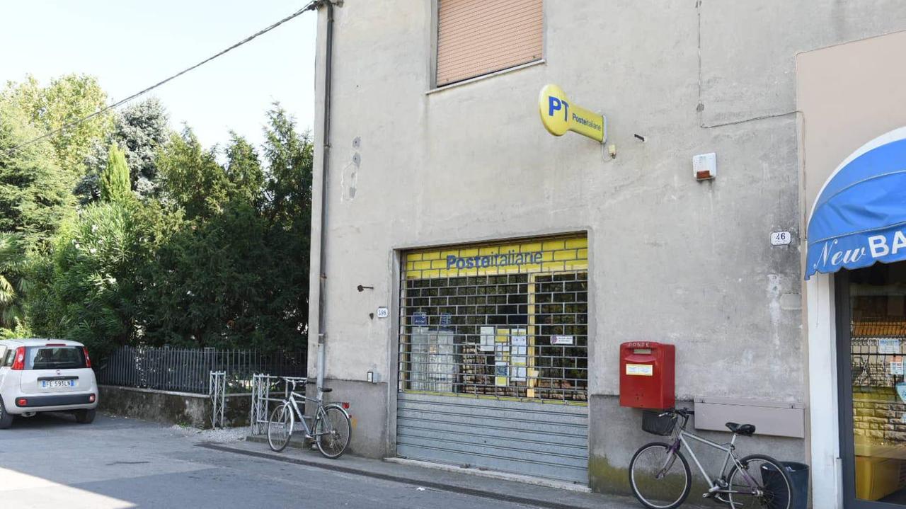 L'ufficio postale rapinato (foto Sernacchioli)