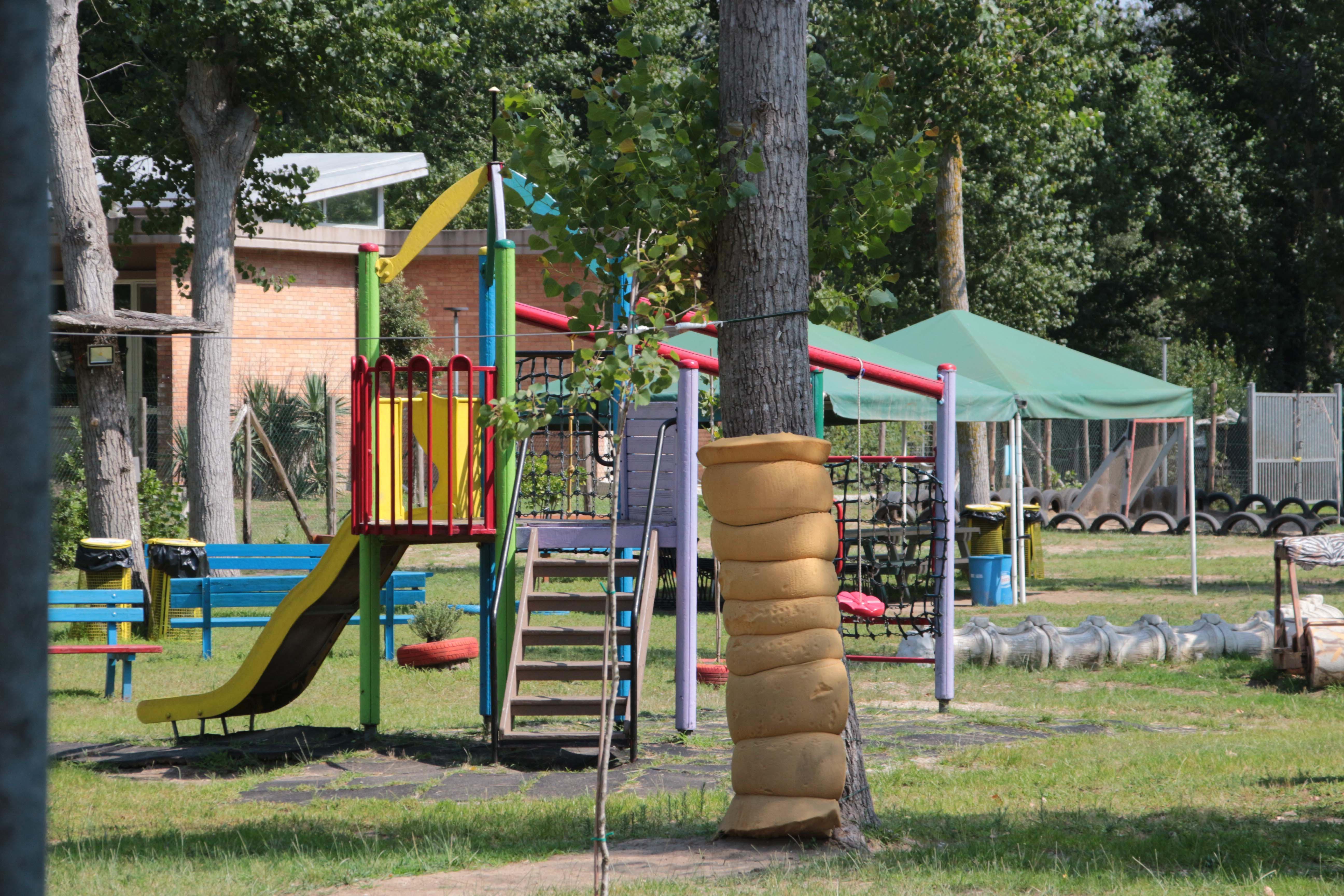 Bimbo di nove anni si ferisce giocando con gli amici