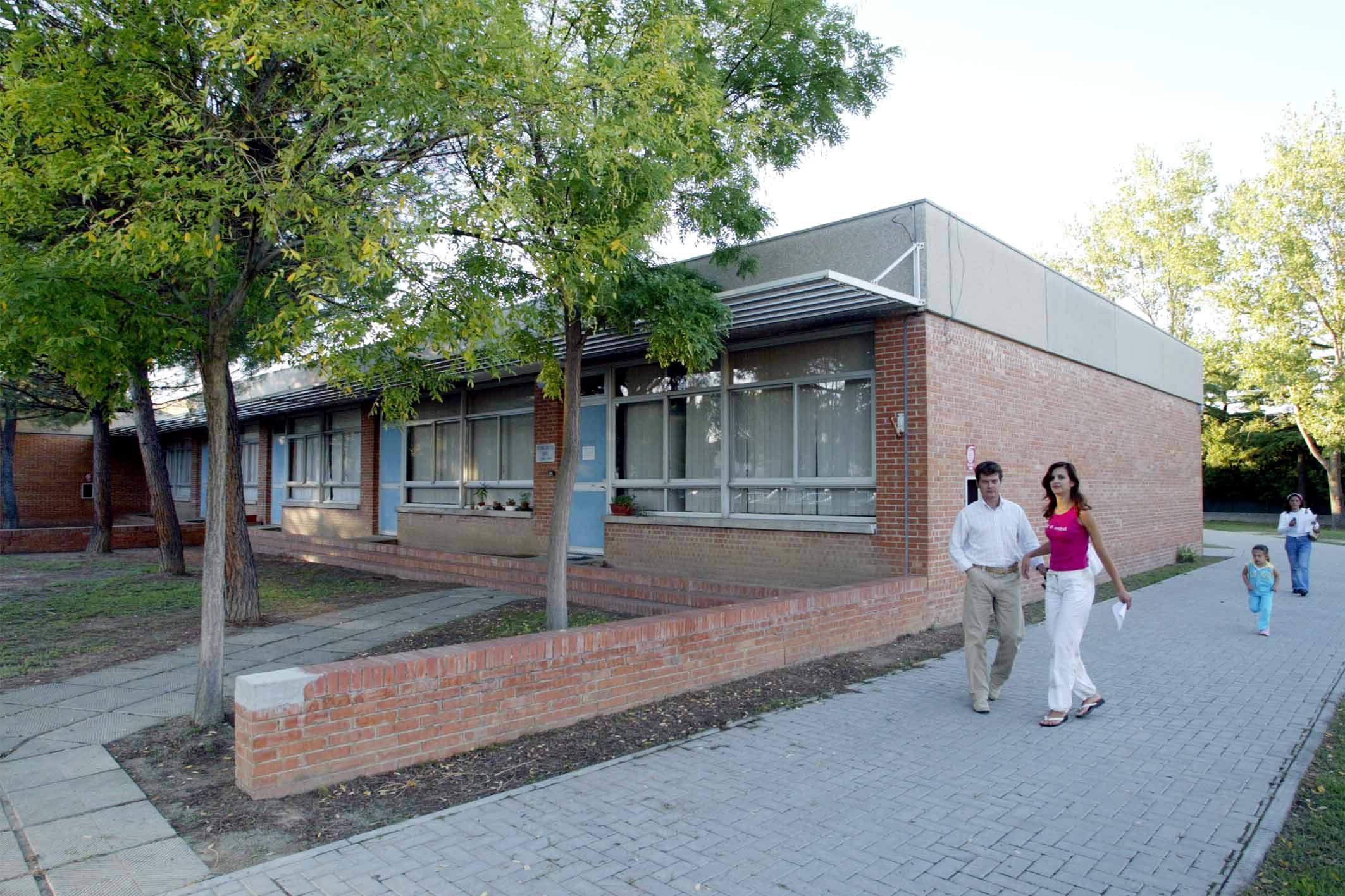 L’ex scuola elementare di Ponzano che diventerà centro per l’emergenza abitativa (foto agenzia Carlo Sestini)