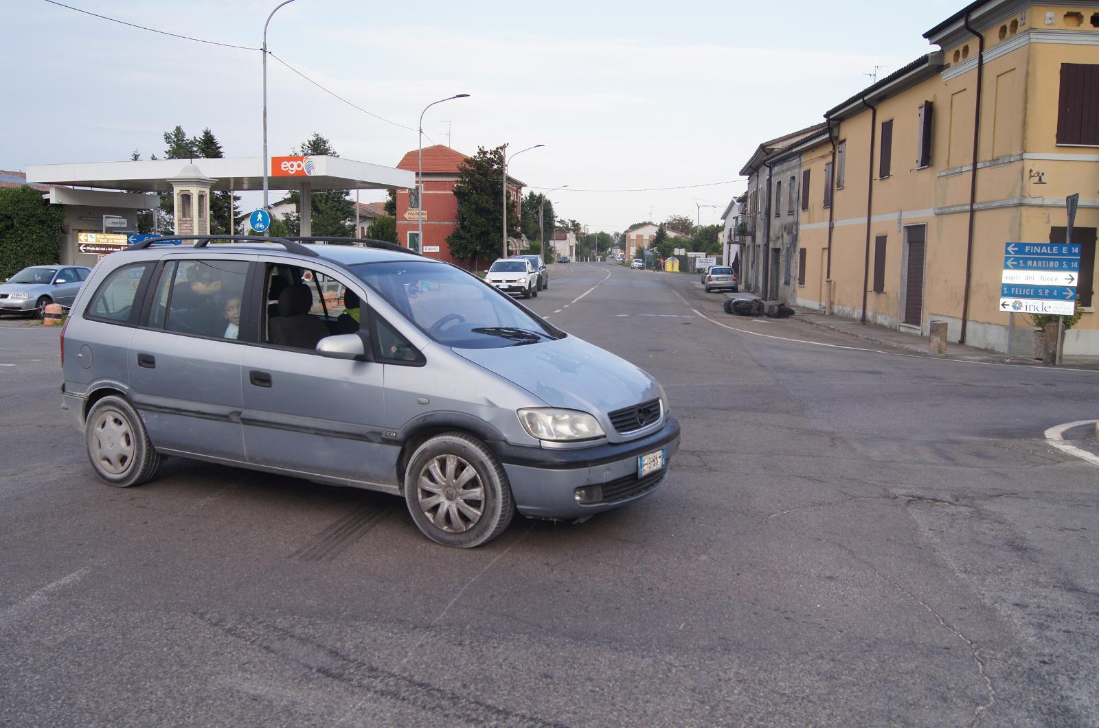 Incidente a Confine: è grave un finalese in scooter 