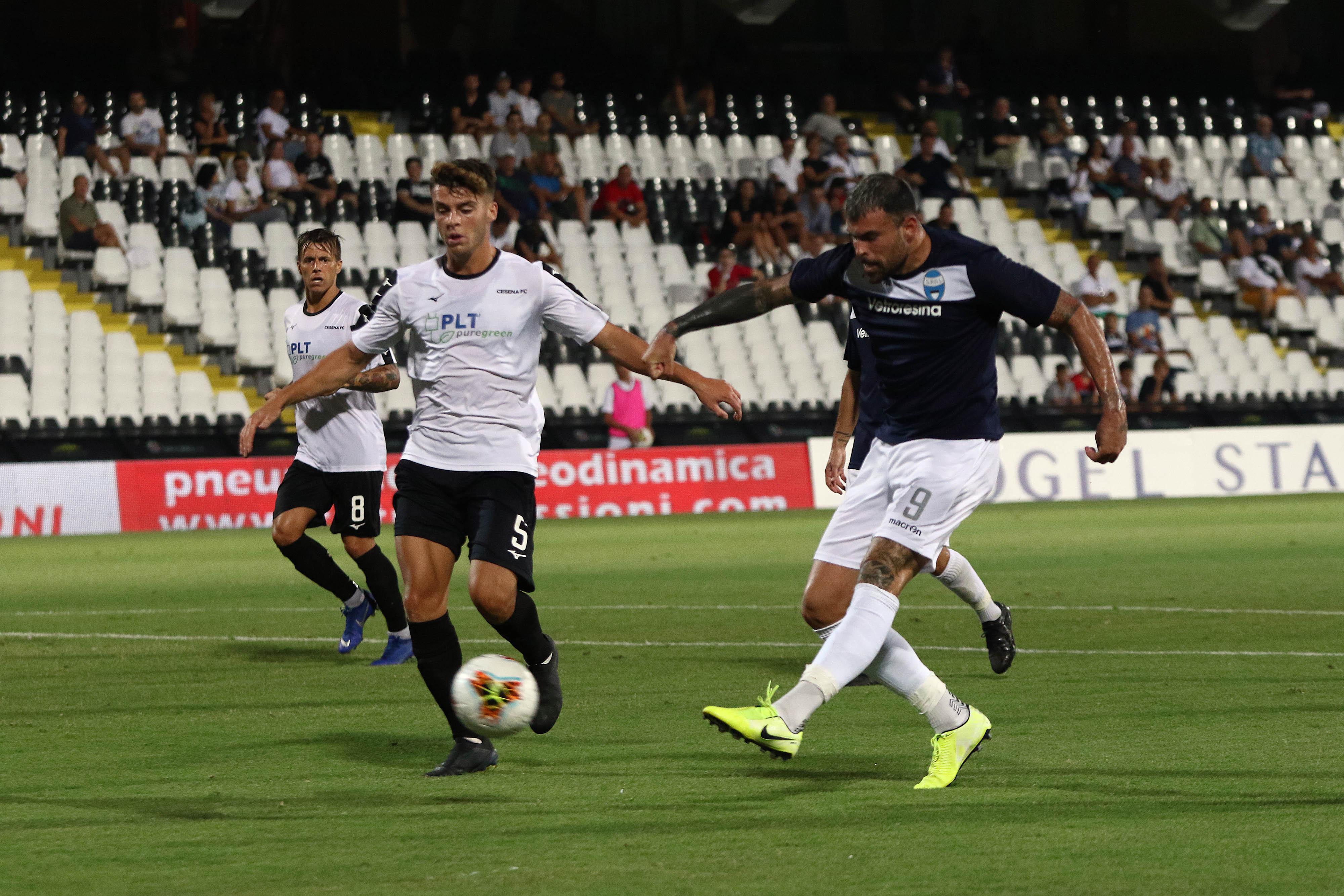 Petagna segna il gol del raddoppio spallino a Cesena