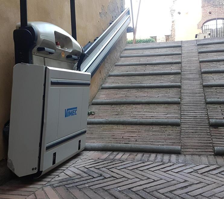 Cassero inaccessibile Il Comune si scusa e ripara il montascale