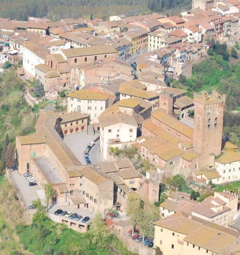 «Noi prigionieri di schiamazzi e sosta selvaggia» 