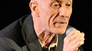 Servillo canta Napoli «Melodia universale che arriva al cuore»