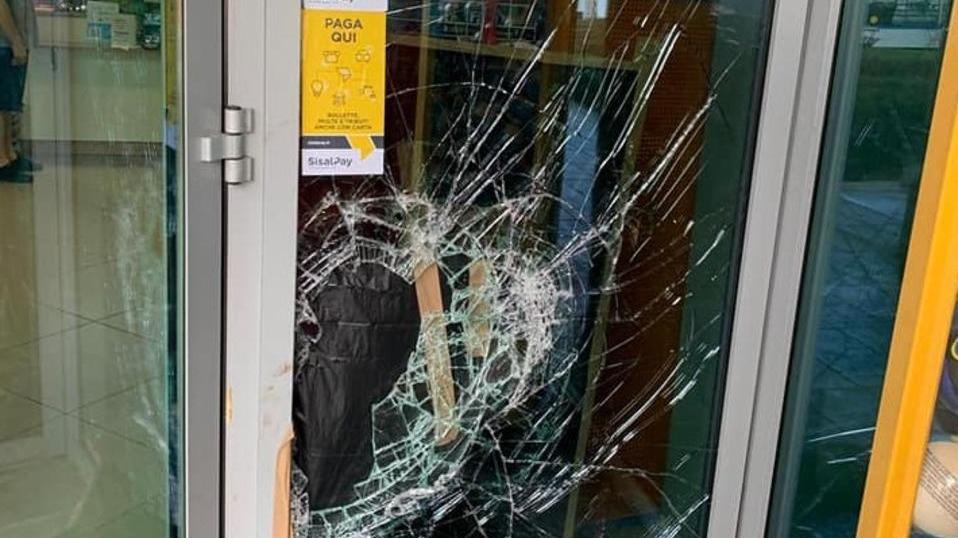 Vignola, filotto di furti e spaccate in bar, ristoranti e tabaccheria