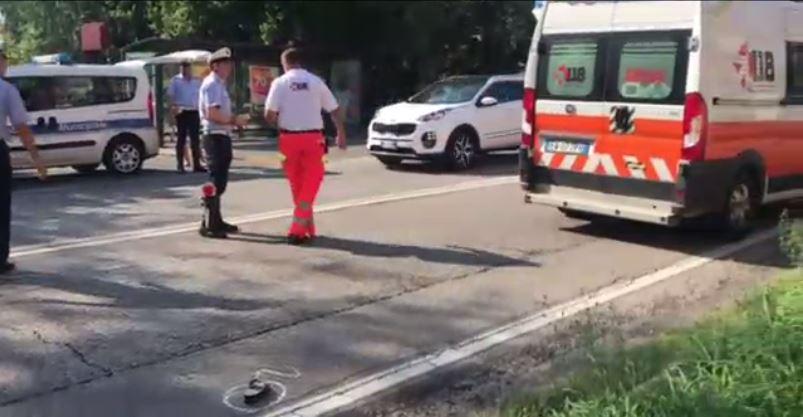 I soccorritori del 118 e la polizia municipale sul luogo dell'incidente