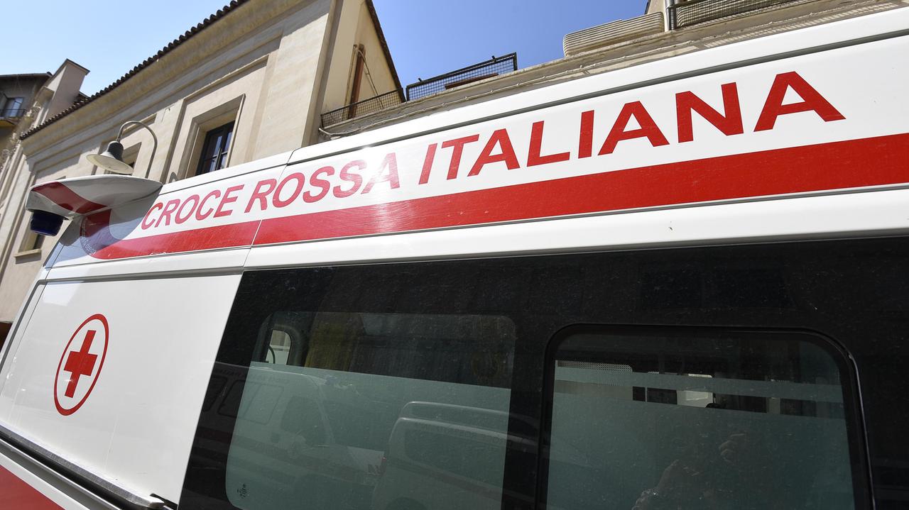 Un'ambulanza della Croce rossa italiana (foto d'archivio)
