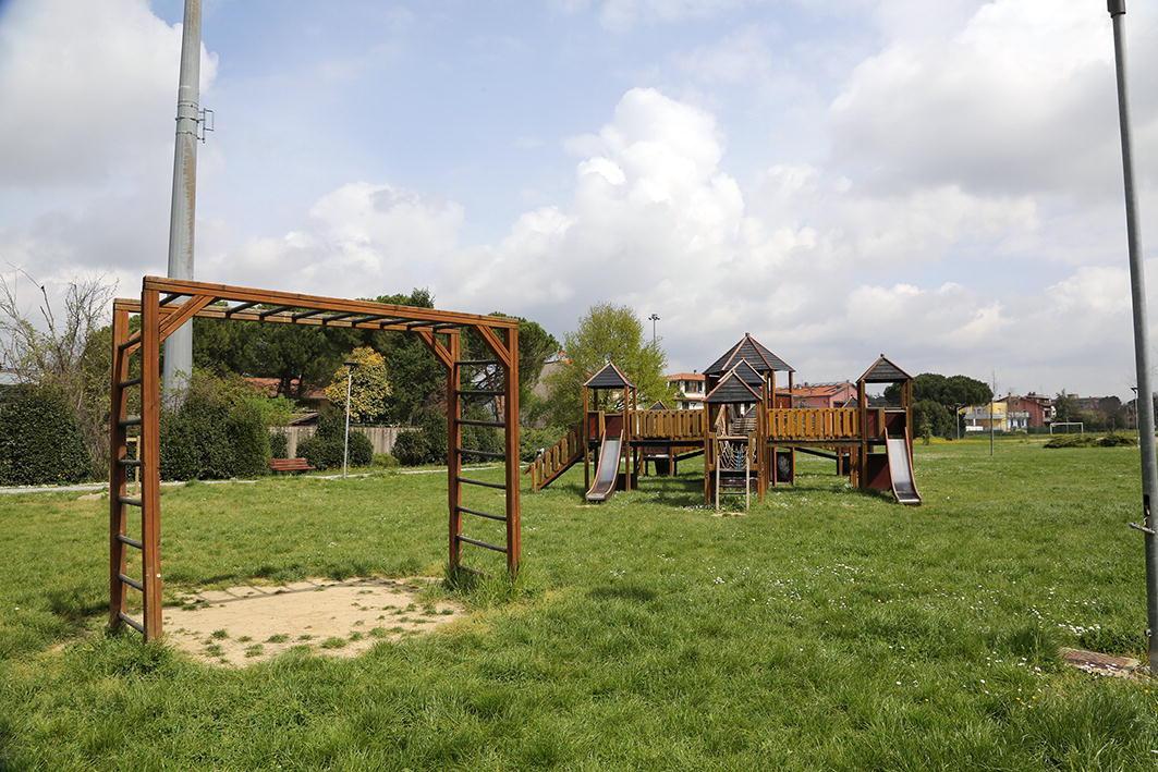 Nel parco di Ponzano verranno installate dieci telecamere di videosorveglianza (foto Sestini)