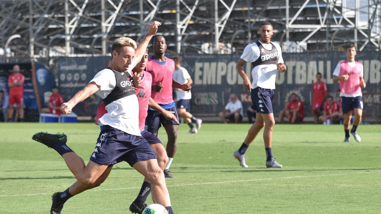 Un momento della partitella dell'Empoli contro la formazione Primavera (foto Carlo Sestini)